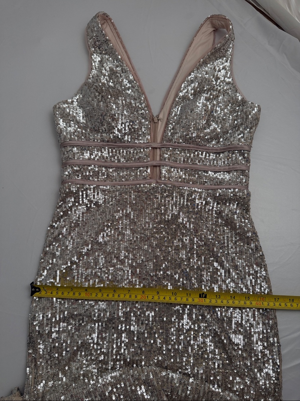 Xscape gold sequin plunge neckline evening gown 10 - Picture 8 of 12